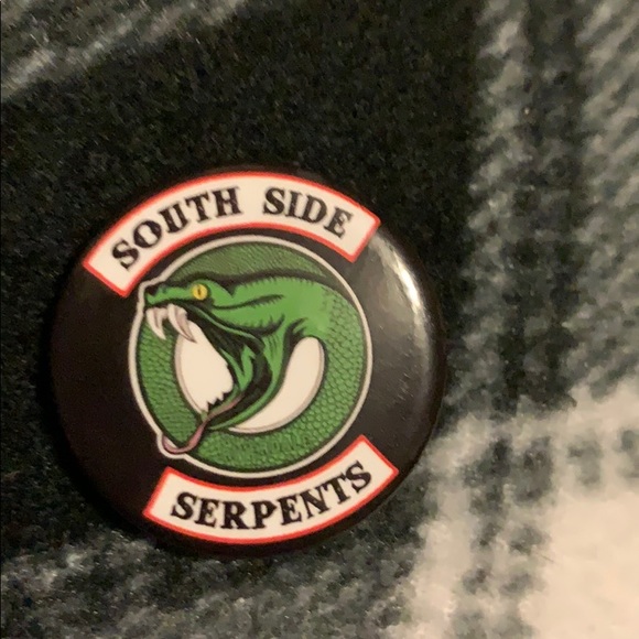 7pc Riverdale hot topic pin bundle - Picture 8 of 8